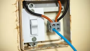 Jak podłączyć włącznik światła starą instalacja