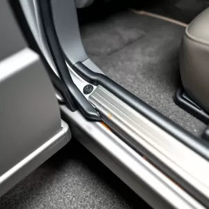 W203 Demontaż listwy progowej