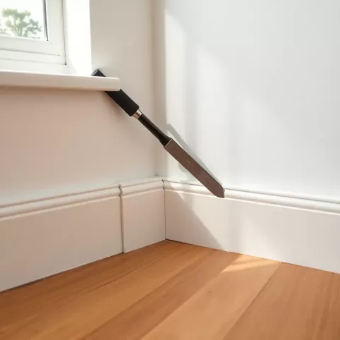 Demontaż listew przypodłogowych KNR