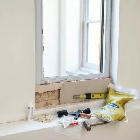 Ile kosztuje demontaż i montaż parapetów