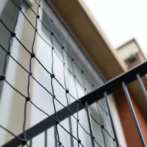 Ile kosztuje montaż siatki na balkonie