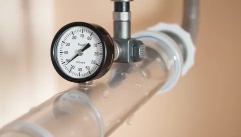 Jak sprawdzić szczelność instalacji wodnej w domu