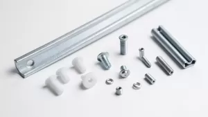 Jakie kołki do szyny montażowej