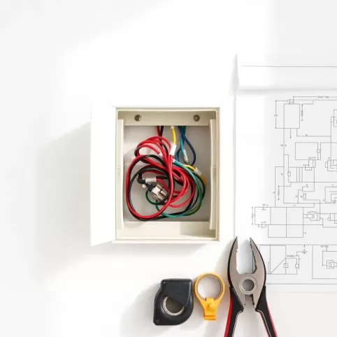 Jakie uprawnienia do wykonania instalacji elektrycznej w domu