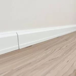 Montaż listew przypodłogowych na klej cena