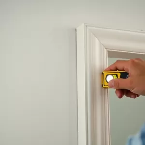 Montaż ościeżnicy do ściany prostopadłej