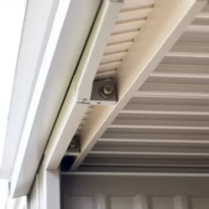 Montaż podbitki z blachy trapezowej