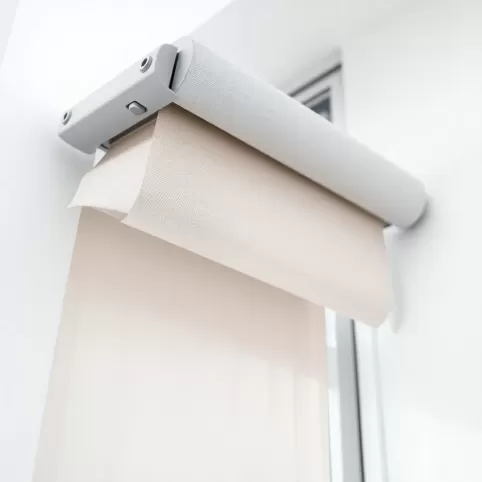 Montaż rolet wewnętrznych z prowadnicami