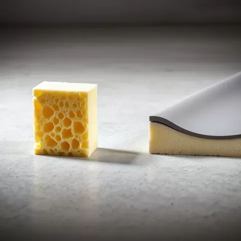 Pianoklej a pianka montażowa