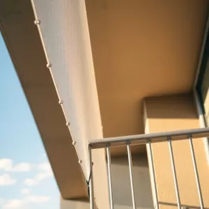 Siatka na balkon dla kota montaż