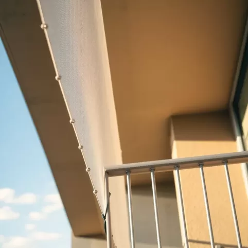 Siatka na balkon dla kota montaż